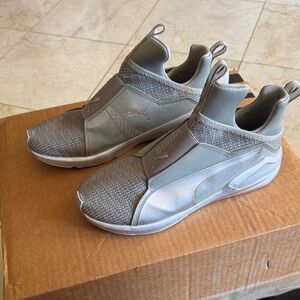 PUMA WOMEN'S FIERCE CORE CROSS-TRAINER SHOE (WHT/GREY)